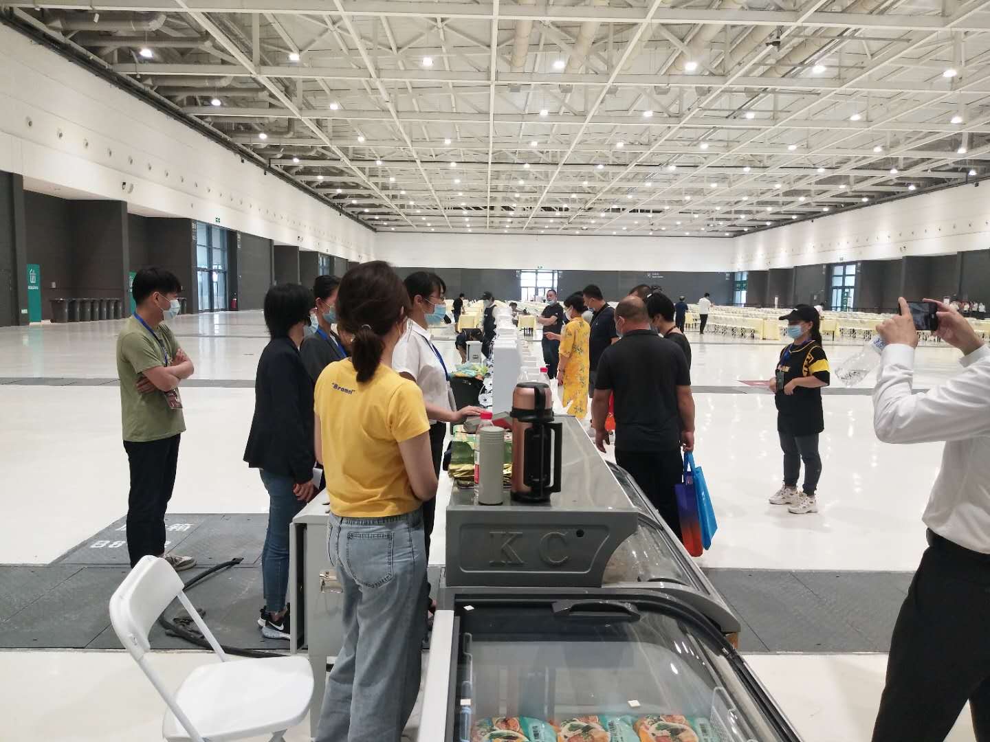 AI?機器人正以顛覆性姿態(tài)重構(gòu)便利店餐飲產(chǎn)業(yè)鏈